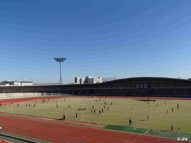 JFAガールズサッカーフェスティバル　千葉県柏市の千葉県立柏の葉公園総合競技場に、約320人が参加！