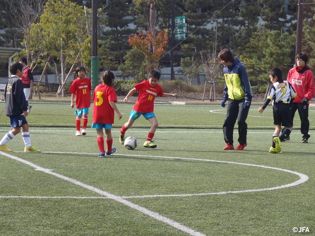 JFAファミリーフットサルフェスティバル　千葉県浦安市の舞浜運動公園(新)スポーツコートに、約100人が参加！