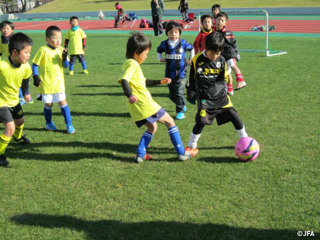 JFAキッズサッカーフェスティバル　滋賀県大津市の皇子山陸上競技場に、約380人が参加！