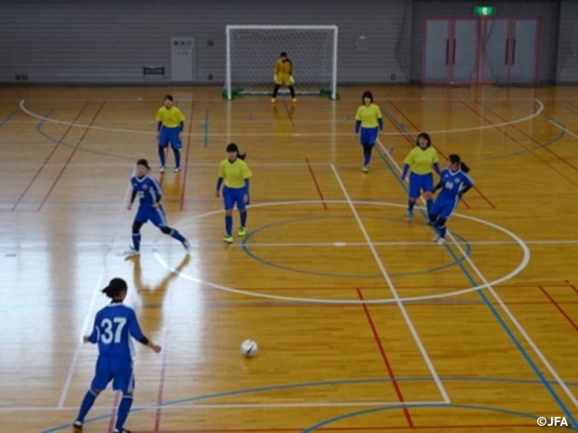 JFAレディースサッカーフェスティバル　山形県鶴岡市の鶴岡市小真木原総合体育館 アリーナに、約730人が参加！