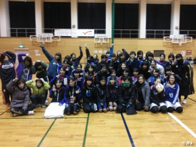 JFAファミリーフットサルフェスティバル　富山県滑川市の日医工スポーツアカデミーに、約90人が参加！