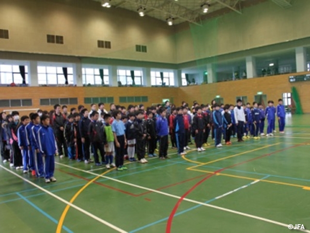 JFAファミリーフットサルフェスティバル　愛媛県松山市の松山市青少年センターに、約220人が参加！