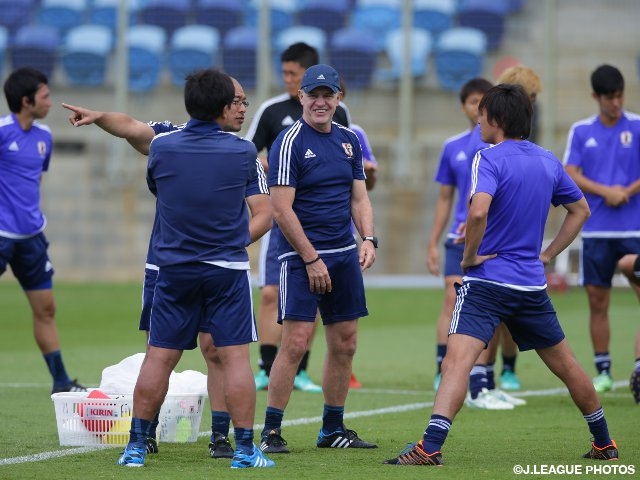 Squad travel to Brisbane for second match of Asian Cup