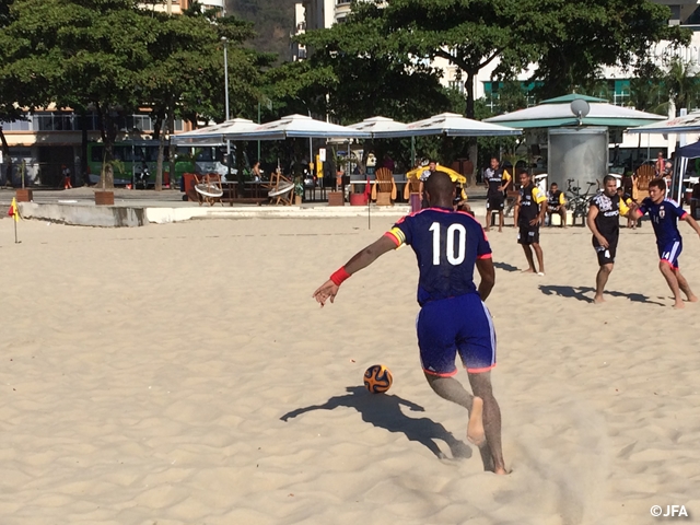 Japan’s beach soccer squad wins its first 2 matches in South America trip