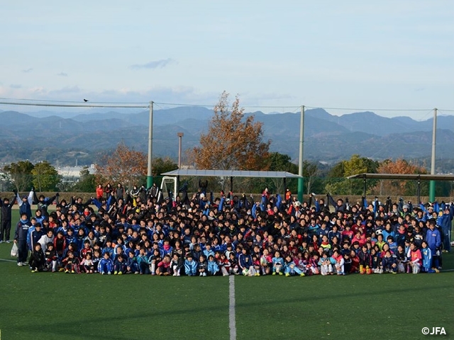 JFAレディース・ガールズサッカーフェスティバル　静岡袋井市の小笠山総合運動公園　人工芝グラウンドに、約540人が参加！