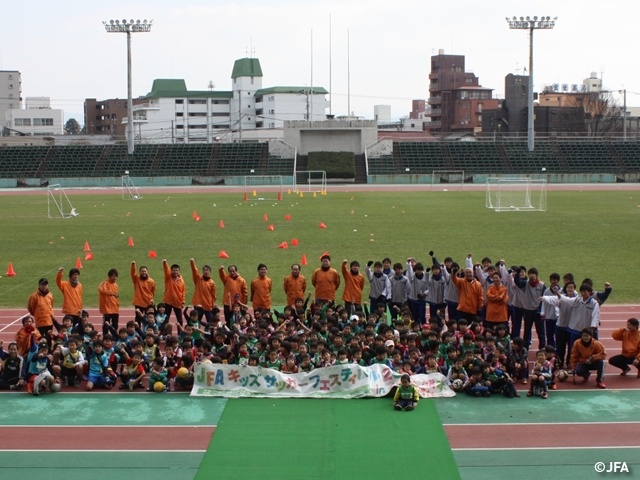 JFAキッズサッカーフェスティバル　熊本県熊本市の水前寺競技場に、約400人が参加！