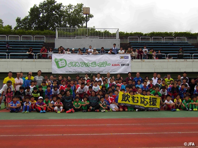 JFAフットボールデー　東京都多摩市の多摩市立陸上競技場に、約240人が参加！