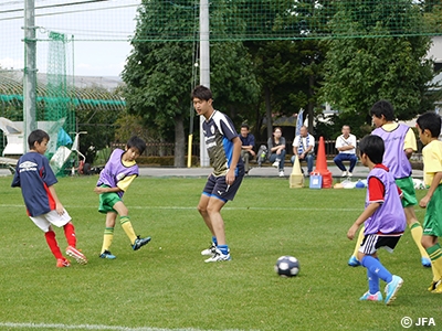 モンテディオ山形選手会が復興支援招待サッカー教室を開催