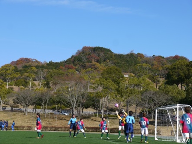 JFAレディースサッカーフェスティバル　兵庫県神戸市のしあわせの村運動広場に、約360人が参加！