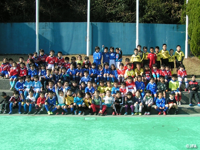 JFAキッズサッカーフェスティバル　宮崎県延岡市の延岡市西階陸上競技場に、約150人が参加！