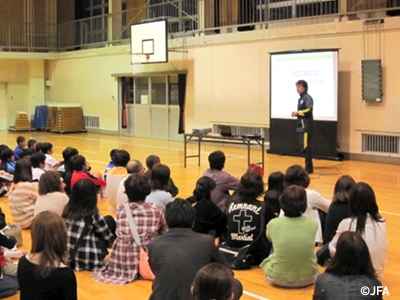 ＜ショートインタビュー＞　手倉森・山﨑両コーチが東日本大震災復興支援活動について語る