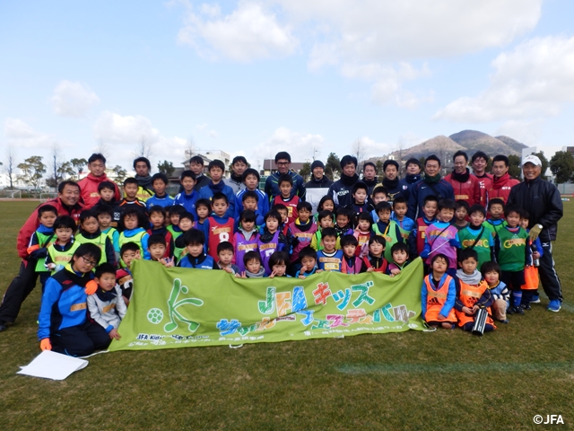 JFAキッズサッカーフェスティバル　和歌山和歌山市の紀三井寺公園球技場に、約310人が参加！