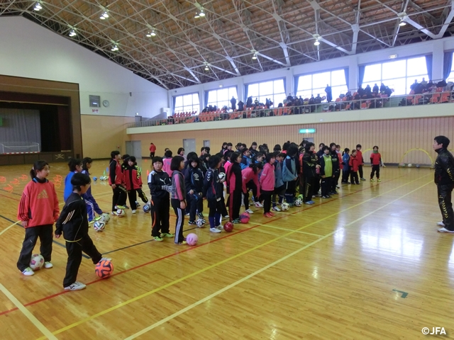 JFAガールズサッカーフェスティバル　秋田県秋田市の秋田市河辺体育館に、約120人が参加！