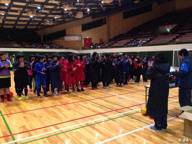 JFAレディース／ガールズサッカーフェスティバル　新潟県新潟市の新潟市体育館に、約150人が参加！