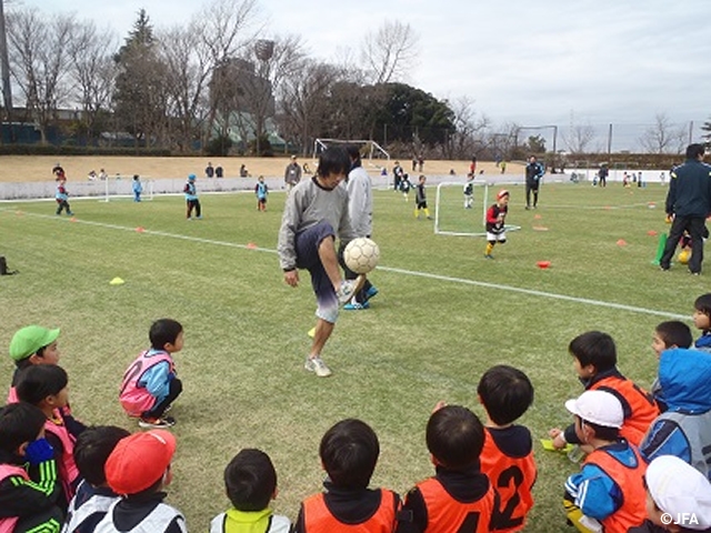 JFAキッズサッカーフェスティバル　神奈川県横浜市の保土ヶ谷サッカー場に、約400人が参加！