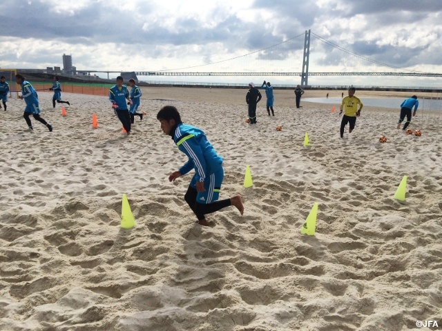 Beach soccer Japan shortlisted squad training camp in Hyogo (19 Feb)