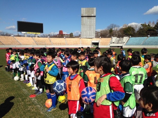 JFAキッズサッカーフェスティバル　愛知県名古屋市の瑞穂陸上競技場に、約230人が参加！