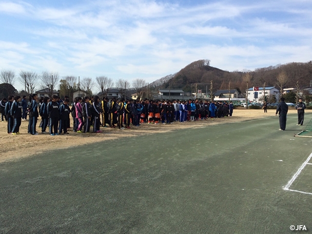 JFAガールズサッカーフェスティバル　群馬県桐生市の群馬県立桐生女子高等学校に、約300人が参加！