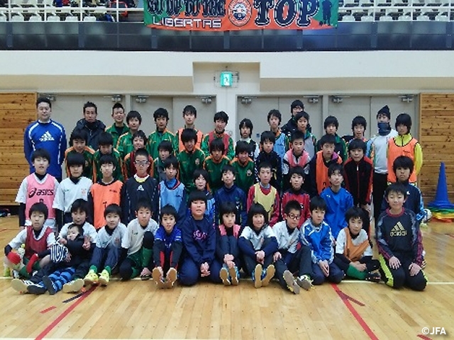 JFAキッズサッカーフェスティバル　長野県千曲市の千曲市 戸倉体育館に、約90人が参加！