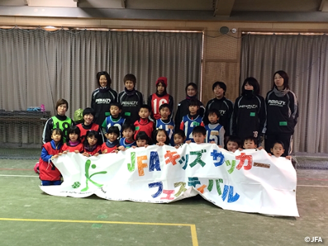 JFAキッズサッカーフェスティバル　長野県松本市の今井道の駅多目的運動場に、約60人が参加！
