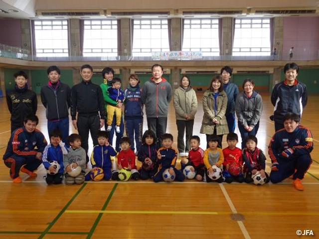 JFAキッズサッカーフェスティバル 新潟県長岡市の長岡市南部体育館に、約40人が参加！