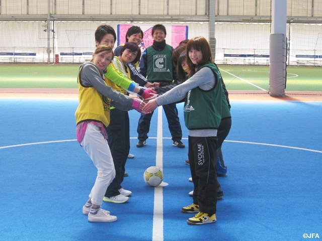 JFAなでしこひろば クーバー・コーチング・サッカースクール 桑名校(三重県)で開催