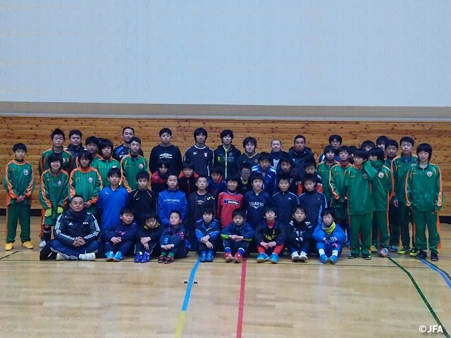 JFAキッズサッカーフェスティバル　長野県千曲市の千曲市 戸倉体育館に、約100人が参加！
