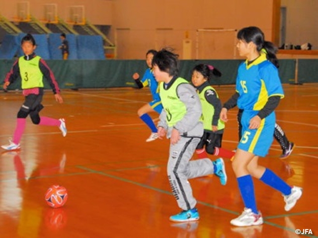 JFAレディース／ガールズサッカーフェスティバル　福井県吉田郡の永平寺緑の村ふれあいセンターに、約200人が参加！