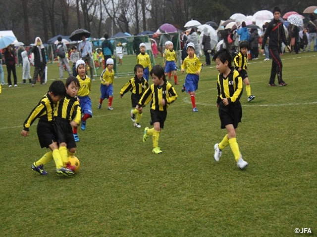 JFAキッズサッカーフェスティバル　鹿児島県鹿児島市のかごしま健康の森公園に、約9,700人が参加！