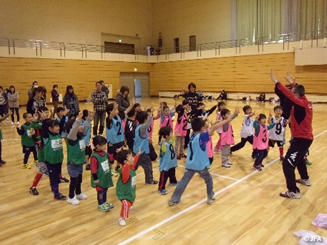 JFAキッズサッカーフェスティバル　 北海道北見市の北海道立北見体育センターに、約360人が参加！