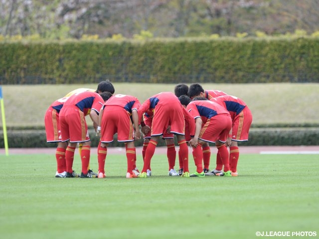 Prince Takamado Trophy U-18 Premier League EAST: Top high school teams face club teams.