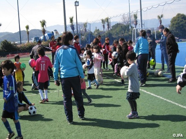 JFAキッズサッカーフェスティバル　徳島県徳島市のシーサイドフットサル徳島に、約140人が参加！