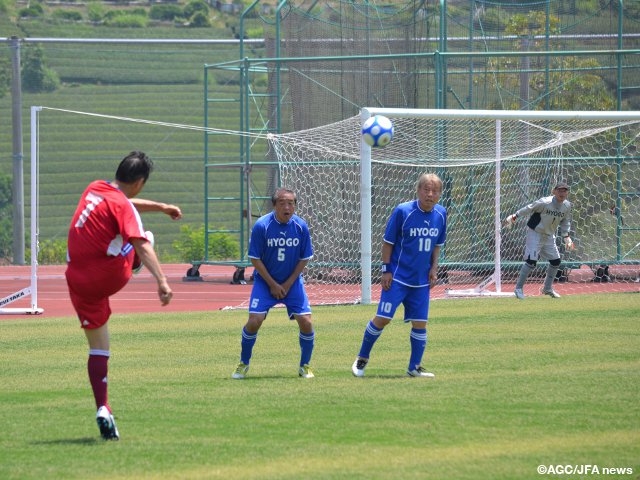 Former Japan international player shares the charms of senior football - 15th All Japan Seniors (over 60s) Football Tournament