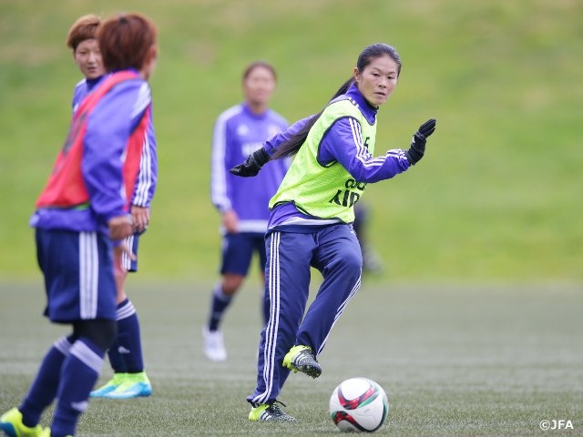 Nadeshiko Japan checked it's offensive strategy on artificial turf after arriving in Canada