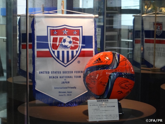 「国際親善試合　ビーチサッカー日本代表 vs ビーチサッカーアメリカ代表」での使用品を展示