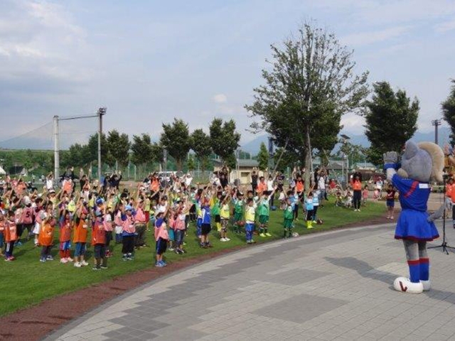 JFAキッズ（U-6/8）サッカーフェスティバル 山梨県中巨摩郡の押原公園天然芝グランドに、221人が参加！