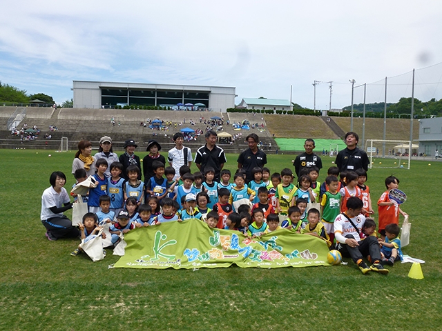JFAキッズ（U-6/8）サッカーフェスティバル 和歌山県西牟婁郡の上富田スポーツセンター球技場に、386人が参加！