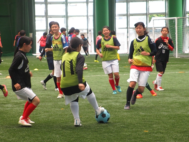JFAガールズサッカーフェスティバル 高知県高知市の高知市総合運動場多目的ドームに、83人が参加！
