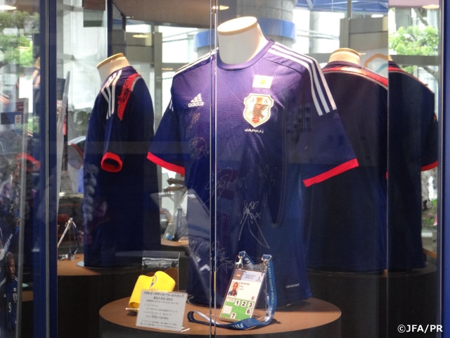 「FIFAビーチサッカーワールドカップポルトガル2015」での使用品を展示　日本サッカーミュージアム