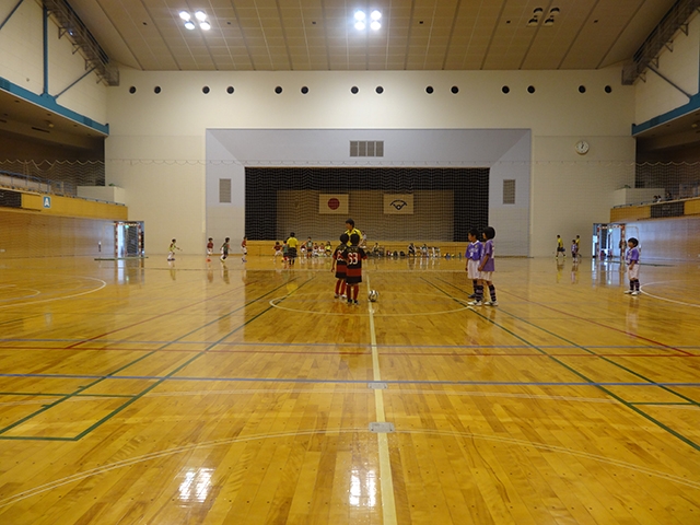 JFAキッズ（U-6/8/10）サッカーフェスティバル 福島県須賀川市の須賀川アリーナ体育館に、240人が参加！