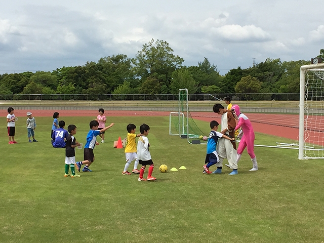 JFAキッズ（U-10）サッカーフェスティバル 岐阜県大垣市の大垣市浅中公園陸上競技場に、125人が参加！