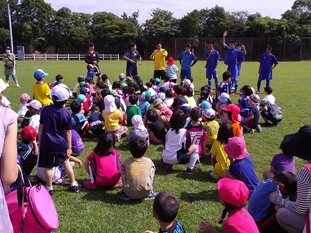 JFAキッズ（U-8）サッカーフェスティバル 高知県南国市の吾岡山文化の森スポーツ広場に、580人が参加！