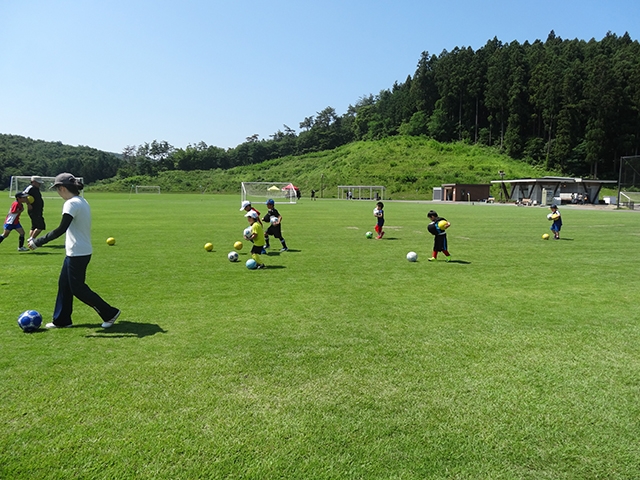 JFAキッズ（U-8/10）サッカーフェスティバル 福島県須賀川市の福島空港公園緑のスポーツエリアに、63人が参加！