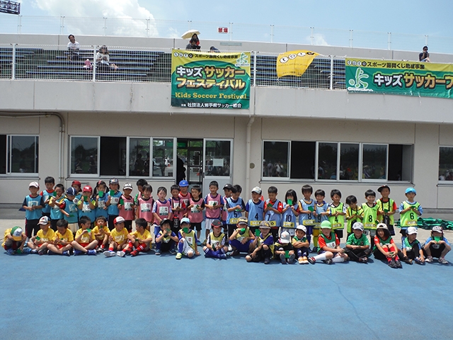 JFAキッズ（U-6/8/10）サッカーフェスティバル 岩手県一関市の一関運動公園陸上競技場に、494人が参加！