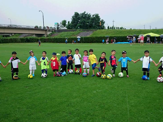 JFAキッズ（U-6/8）サッカーフェスティバル 長野県長野市の千曲川ﾘﾊﾞｰﾌﾛﾝﾄｽﾎﾟｰﾂｶﾞｰﾃﾞﾝに、162人が参加！