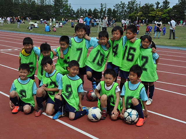 JFAキッズ（U-8/10）サッカーフェスティバル 石川県金沢市の西部緑地公園陸上競技場サブグラウンドに、1267人が参加！