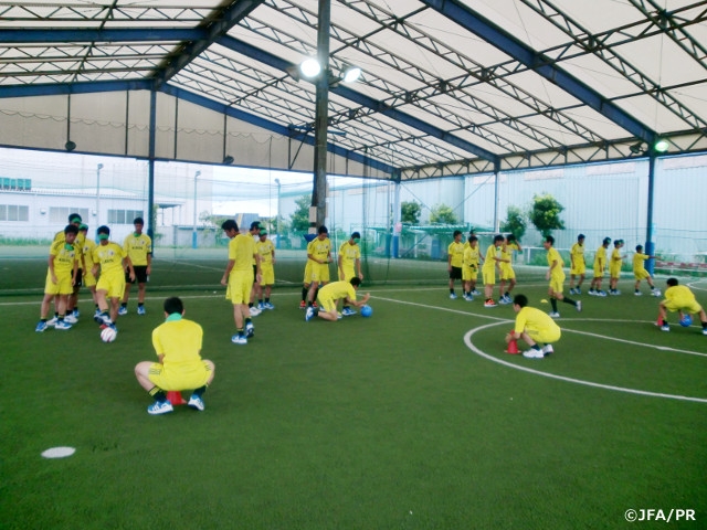 U-15 Japan National Team squad, “00JAPAN”, experience Blind Football at Chiba training camp