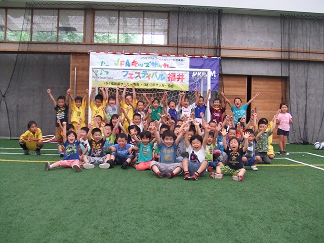 JFAキッズ（U-6/8）サッカーフェスティバル 福井県大飯郡の高浜町　青葉ふれあいドームに、108人が参加！