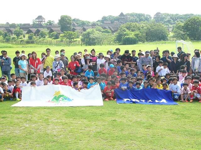 JFAキッズ（U-10）サッカーフェスティバル 佐賀県神埼郡の吉野ヶ里歴史公園に、697人が参加！