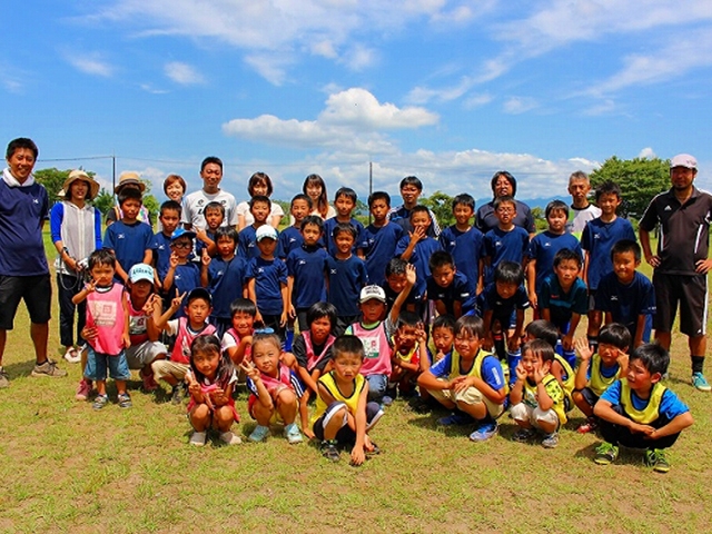 JFAキッズ（U-6/8）サッカーフェスティバル 秋田県能代市の河畔公園西側芝生広場(こども館隣り)に、50人が参加！